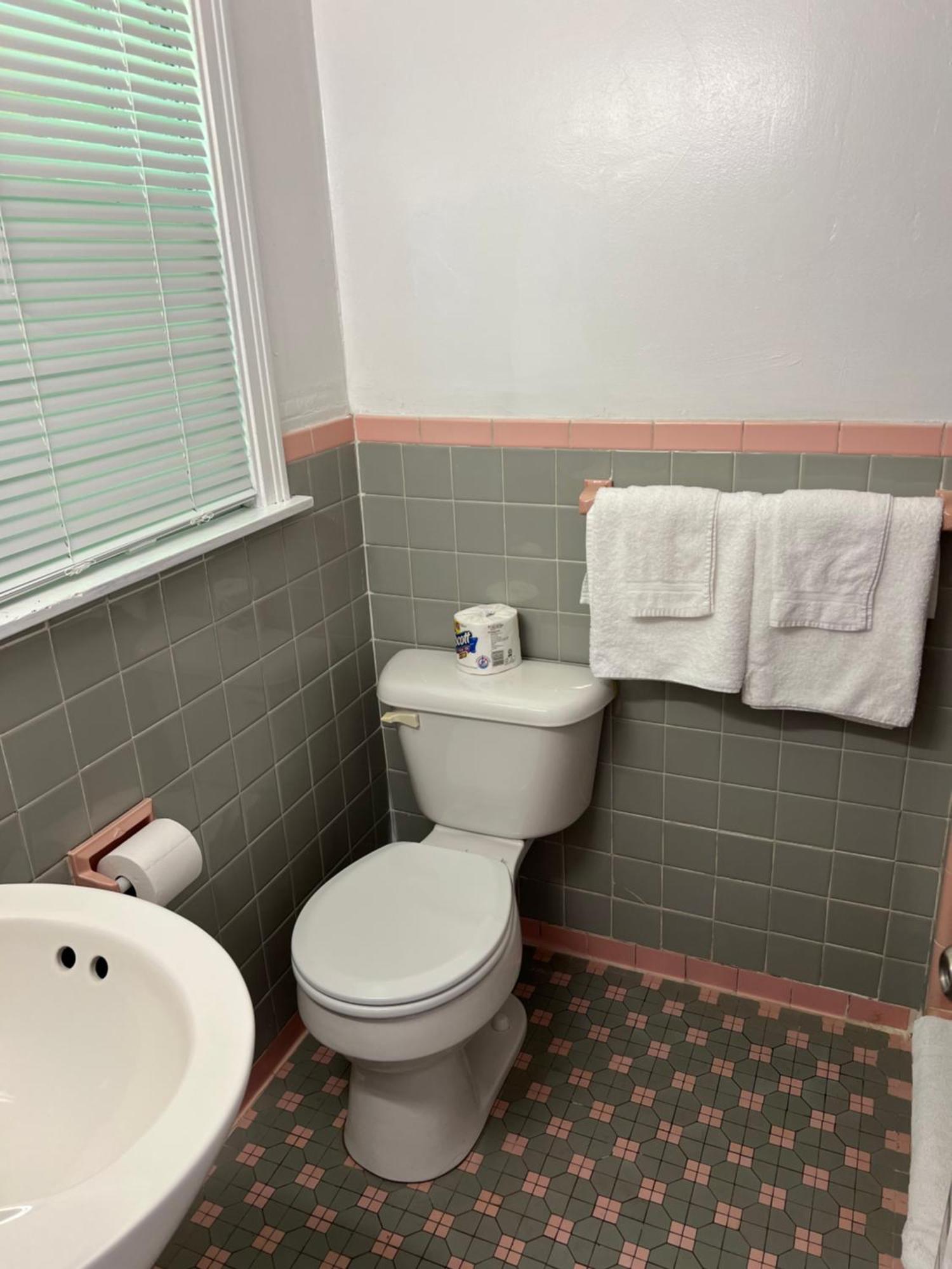 Motel Cadet 2*